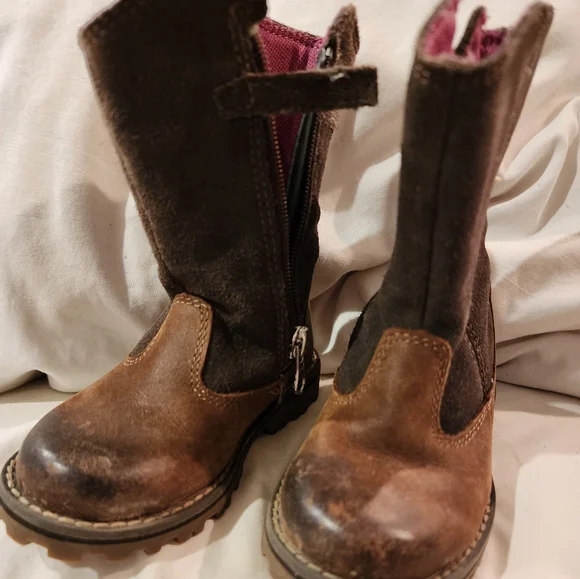 Size 6 toddler timberland kids boots.  Guc - Picture 1 of 4